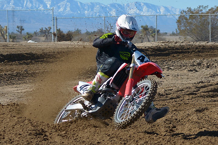 Past CRF450R models tended to be quick-steering at the expense of high-speed stability, but the 2017 Honda CRF450R retains that easy-turning character while remaining rock-solid at speed.